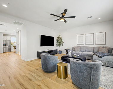 2601 E Clarendon Avenue - Photo Thumbnail 8
