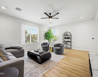 2601 E Clarendon Avenue - Photo Thumbnail 9