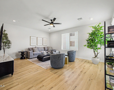 2601 E Clarendon Avenue - Photo Thumbnail 6