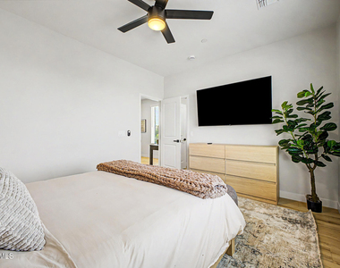 2601 E Clarendon Avenue - Photo Thumbnail 25