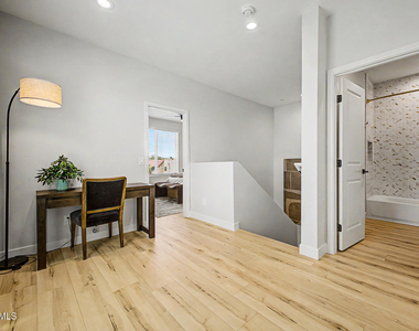 2601 E Clarendon Avenue - Photo Thumbnail 15