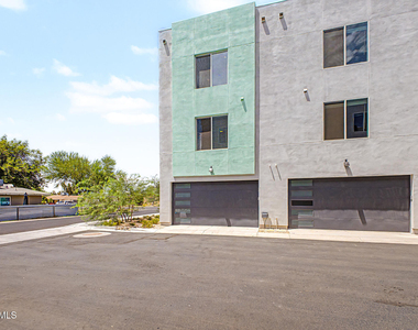 2601 E Clarendon Avenue - Photo Thumbnail 32