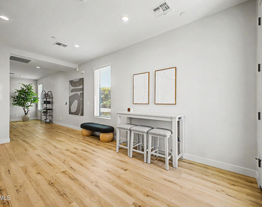 2601 E Clarendon Avenue - Photo Thumbnail 11