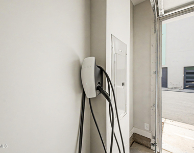 2601 E Clarendon Avenue - Photo Thumbnail 30