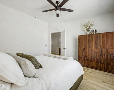 2601 E Clarendon Avenue - Photo Thumbnail 22