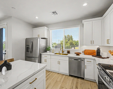 2601 E Clarendon Avenue - Photo Thumbnail 14