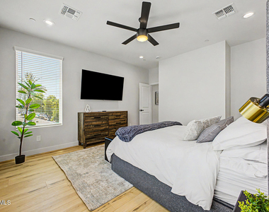2601 E Clarendon Avenue - Photo Thumbnail 18