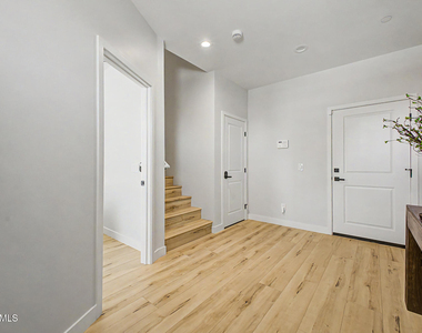 2601 E Clarendon Avenue - Photo Thumbnail 4