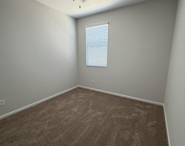 24553 W Hopi Street - Photo Thumbnail 7