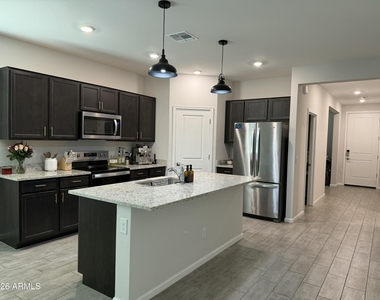 24553 W Hopi Street - Photo Thumbnail 2