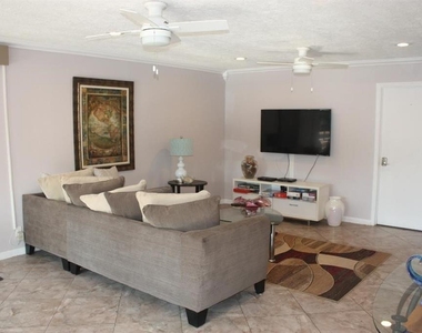 649 W Oakland Park Boulevard W - Photo Thumbnail 11