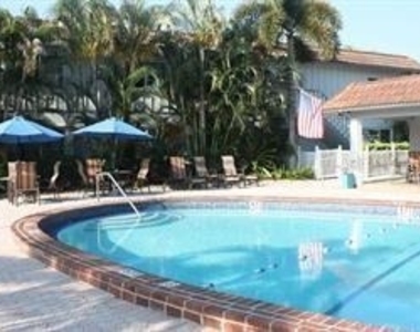 649 W Oakland Park Boulevard W - Photo Thumbnail 8