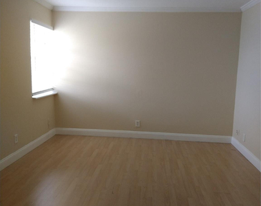 8903 Nw 28th Drive - Photo Thumbnail 10
