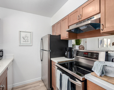 4610 N 68th Street - Photo Thumbnail 9