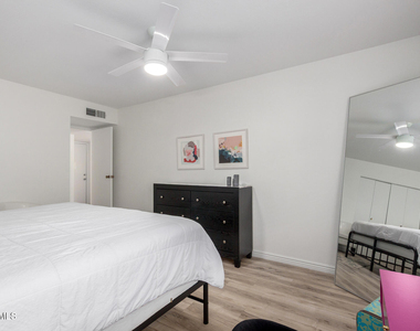 4610 N 68th Street - Photo Thumbnail 3