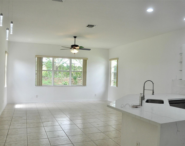 19496 S Whitewater Avenue - Photo Thumbnail 5