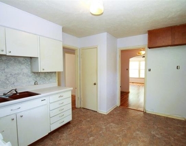 808 Emery Street - Photo Thumbnail 12