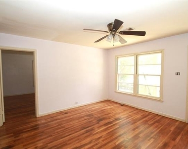 808 Emery Street - Photo Thumbnail 4