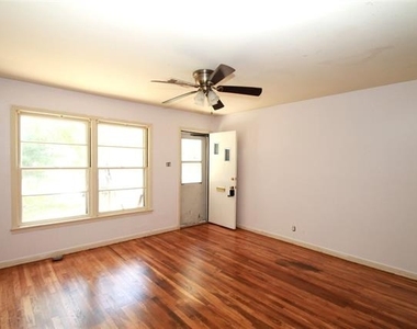 808 Emery Street - Photo Thumbnail 3
