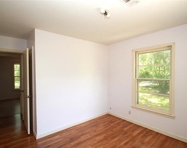 808 Emery Street - Photo Thumbnail 14