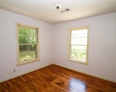 808 Emery Street - Photo Thumbnail 13