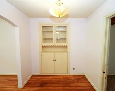 808 Emery Street - Photo Thumbnail 7