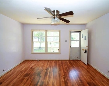 808 Emery Street - Photo Thumbnail 5