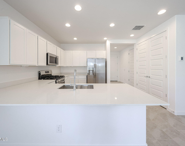 17351 W Gray Fox Trail - Photo Thumbnail 2