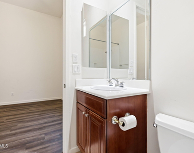 12391 N 145th Way - Photo Thumbnail 28
