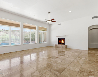 12391 N 145th Way - Photo Thumbnail 6