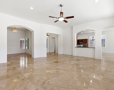 12391 N 145th Way - Photo Thumbnail 11