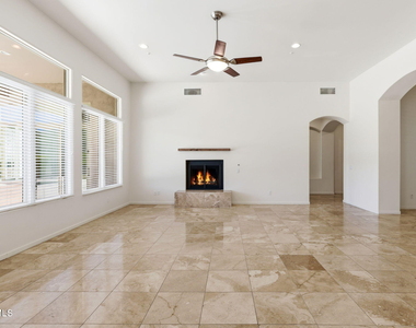 12391 N 145th Way - Photo Thumbnail 8