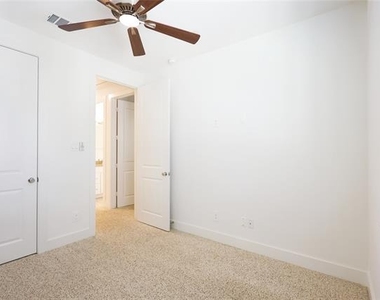 808 Eaglescliffe Landing - Photo Thumbnail 18