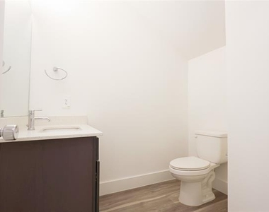 808 Eaglescliffe Landing - Photo Thumbnail 10