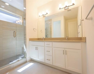 808 Eaglescliffe Landing - Photo Thumbnail 25