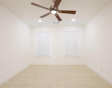 808 Eaglescliffe Landing - Photo Thumbnail 13