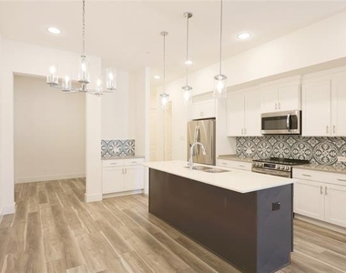 808 Eaglescliffe Landing - Photo Thumbnail 7