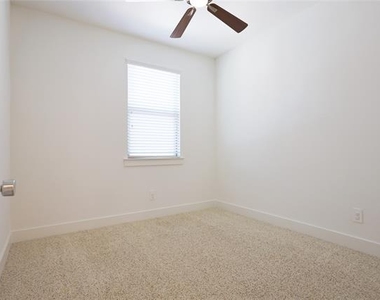 808 Eaglescliffe Landing - Photo Thumbnail 17
