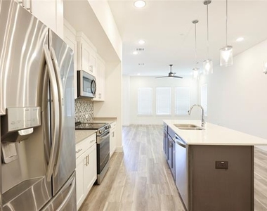 808 Eaglescliffe Landing - Photo Thumbnail 11