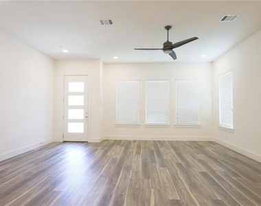 808 Eaglescliffe Landing - Photo Thumbnail 4