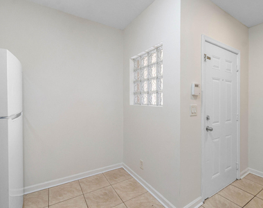 1161 Golden Lakes Boulevard - Photo Thumbnail 4