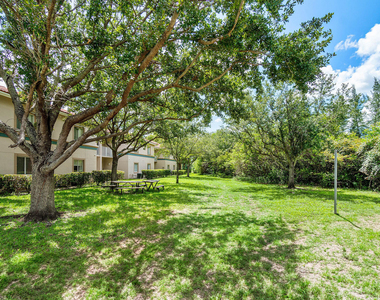 1161 Golden Lakes Boulevard - Photo Thumbnail 14