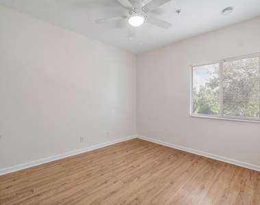 1161 Golden Lakes Boulevard - Photo Thumbnail 5