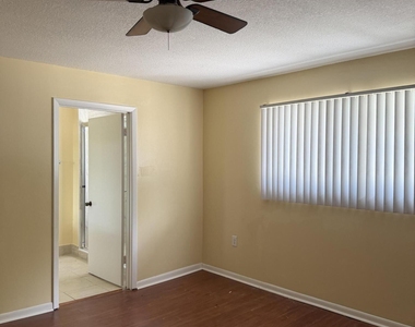 9741 Nw 37th Street - Photo Thumbnail 7
