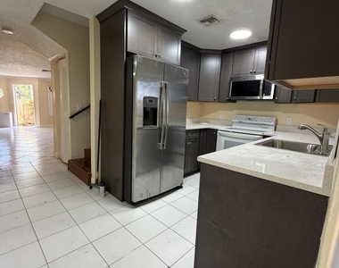 9741 Nw 37th Street - Photo Thumbnail 5