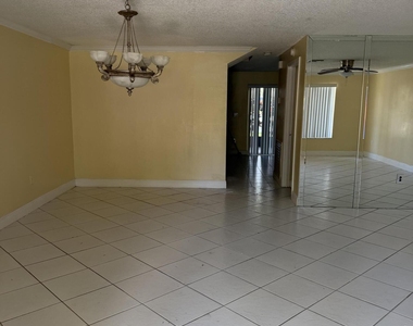 9741 Nw 37th Street - Photo Thumbnail 3