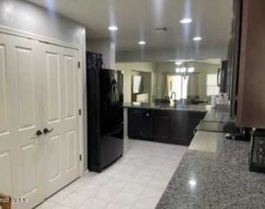 4038 S 183rd Drive - Photo Thumbnail 4