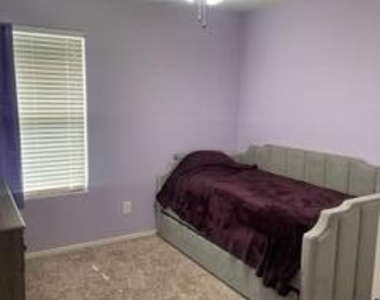 4038 S 183rd Drive - Photo Thumbnail 5