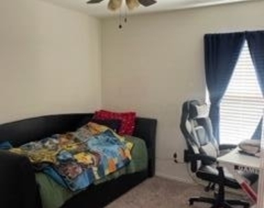 4038 S 183rd Drive - Photo Thumbnail 7