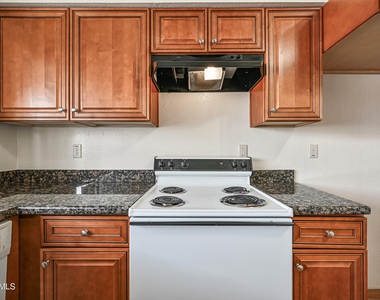 11102 W Turney Avenue - Photo Thumbnail 14
